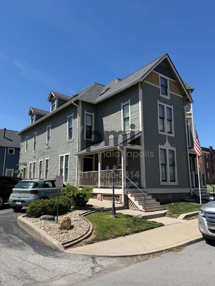 241 E 9th St #8 - Photo 3 of 37