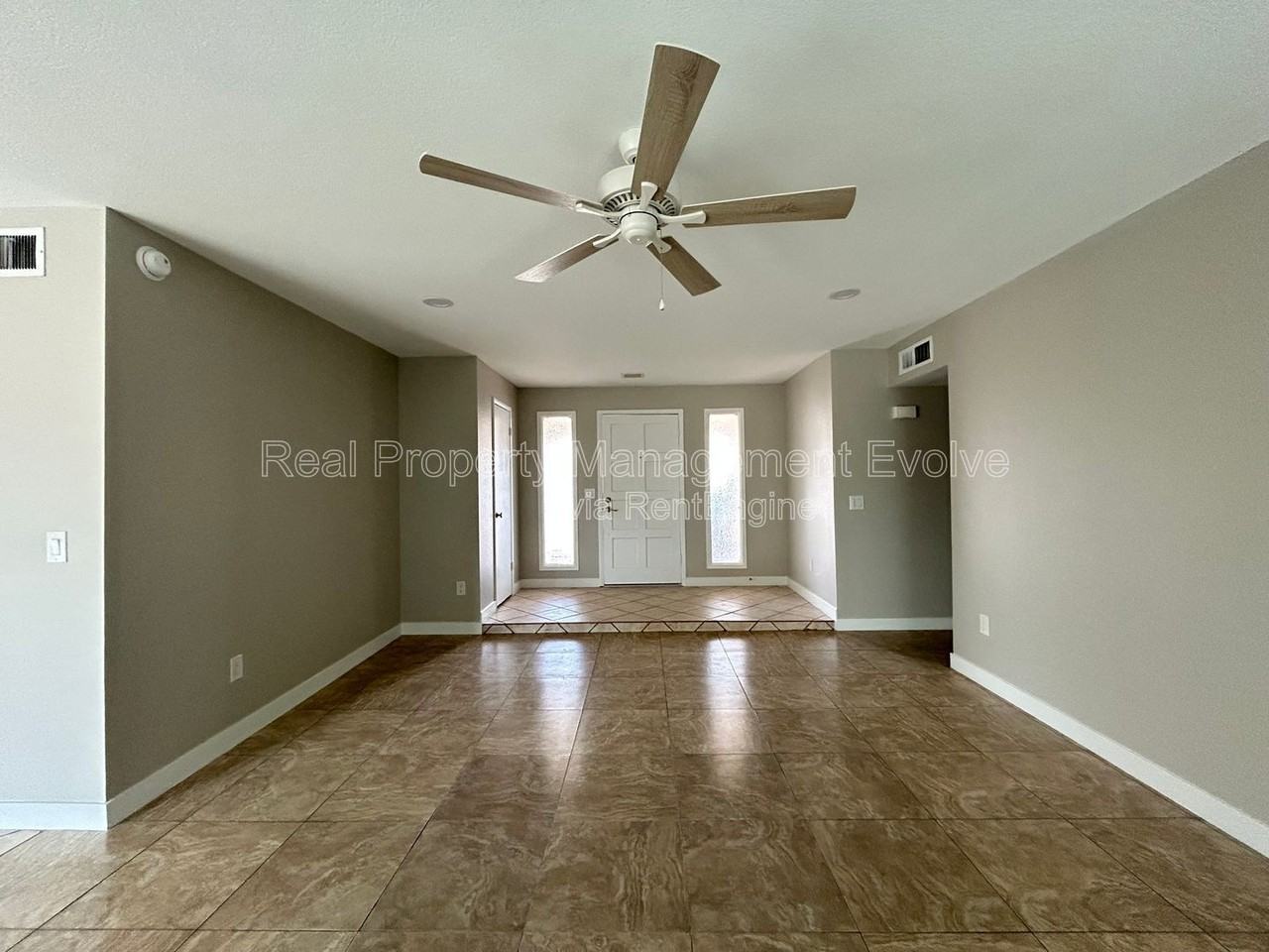 3416 S Westfall Ave - Photo 4 of 30