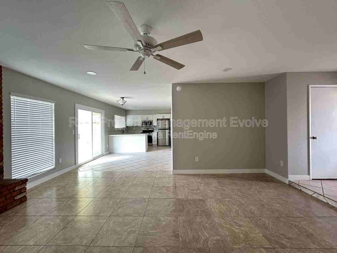 3416 S Westfall Ave - Photo 7 of 30