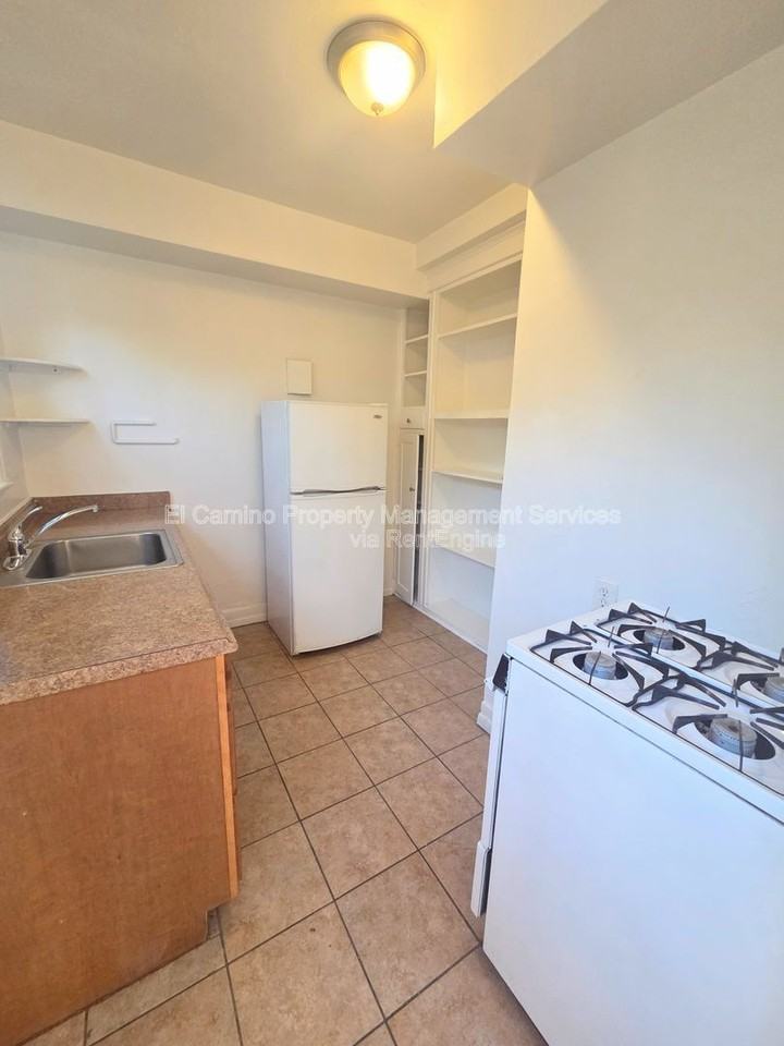 2276 W 28th St - Photo 5 of 8