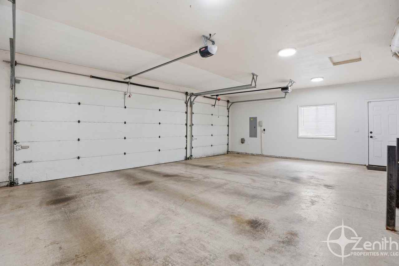 2348 Nw 45th Ave - Photo 3 of 42