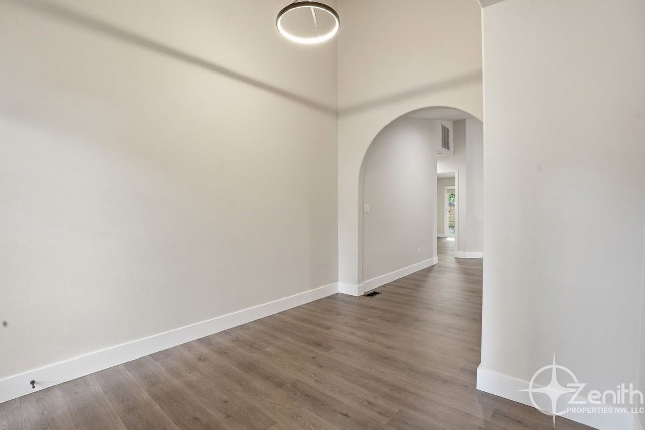 2348 Nw 45th Ave - Photo 6 of 42