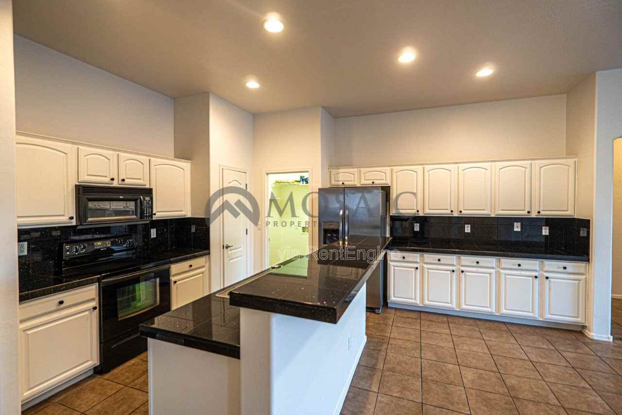 21316 E Via Del Rancho - Photo 6 of 23