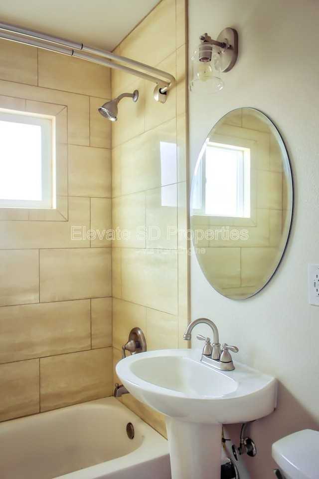 2727 1/2 G St - Photo 6 of 18