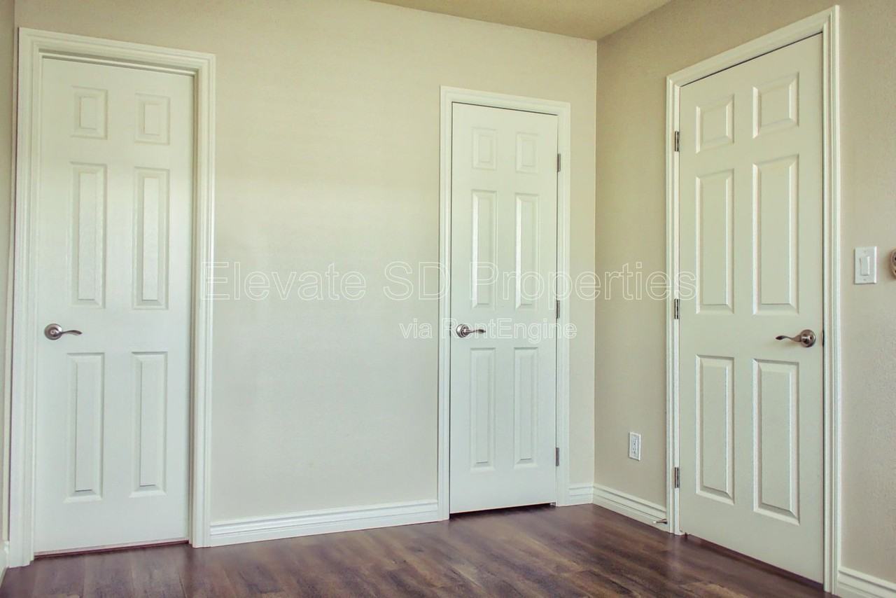 2727 1/2 G St - Photo 7 of 18