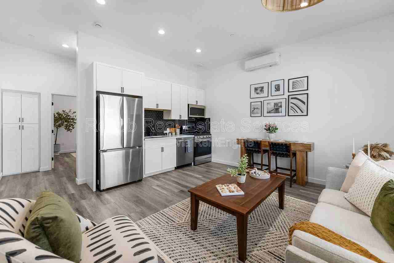 5254 Adams Ave #4 - Photo 3 of 23