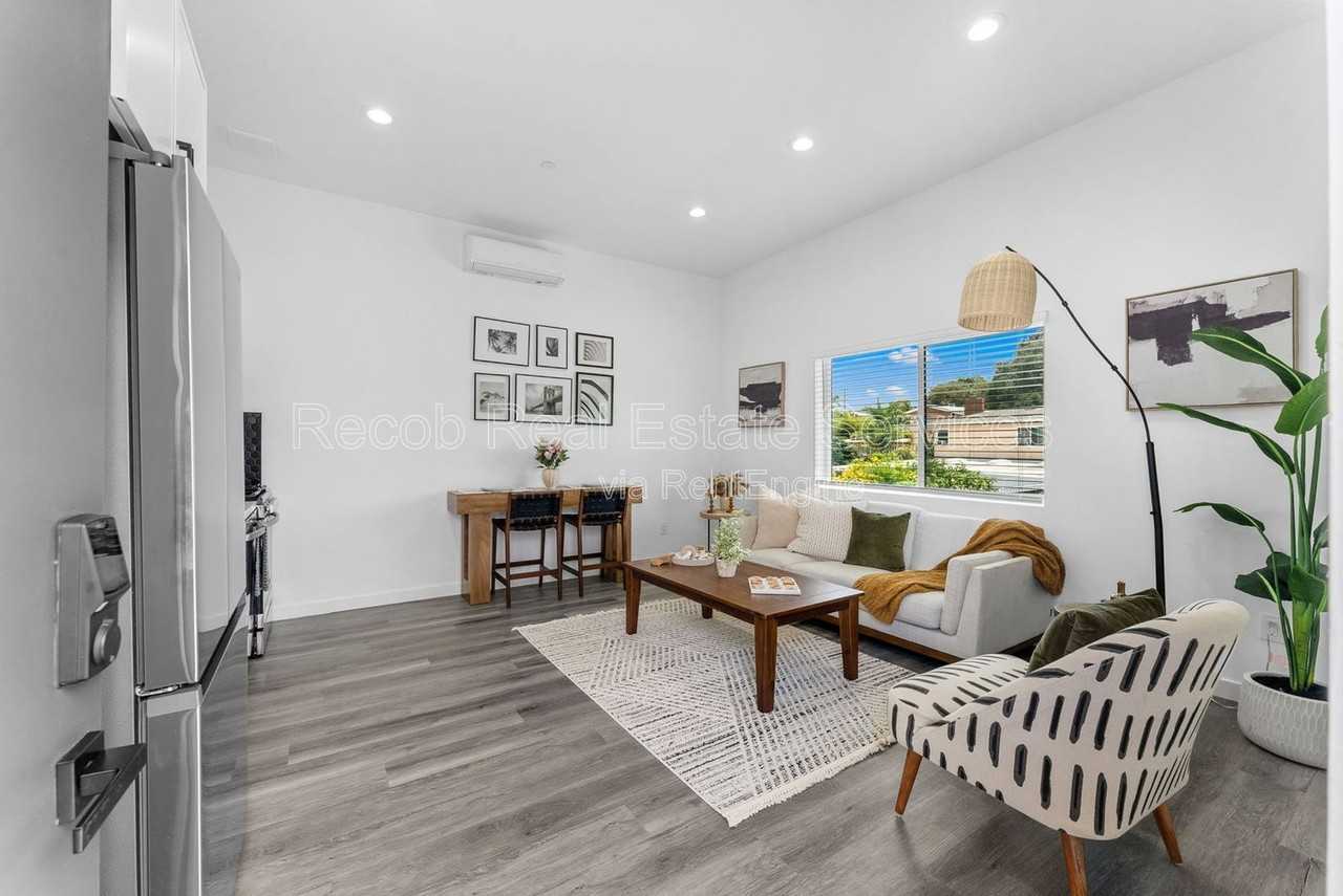 5254 Adams Ave #4 - Photo 4 of 23