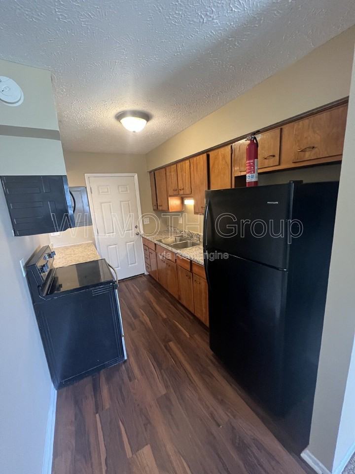 3001 N Campbell Ave #4 - Photo 5 of 13