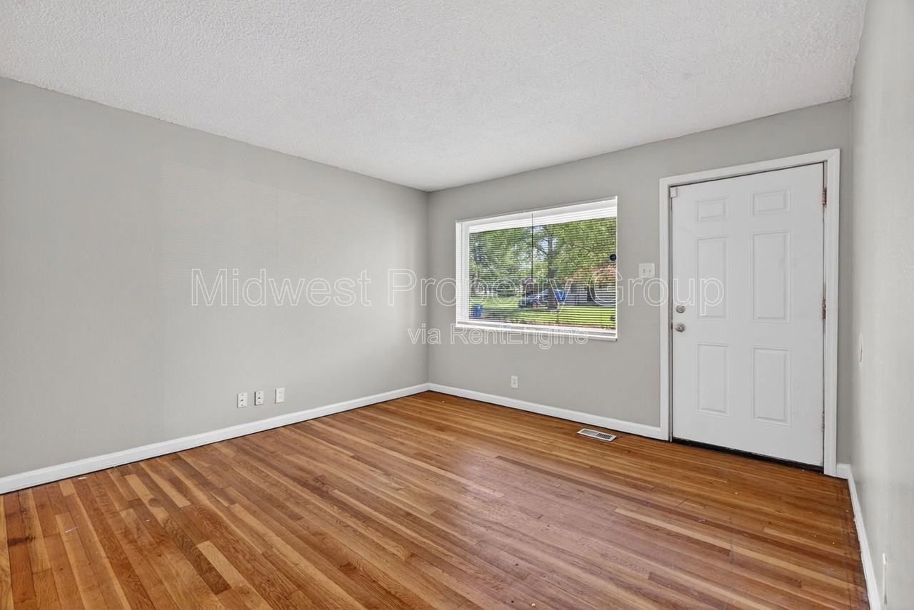 257 Glen Garry Rd - Photo 2 of 25