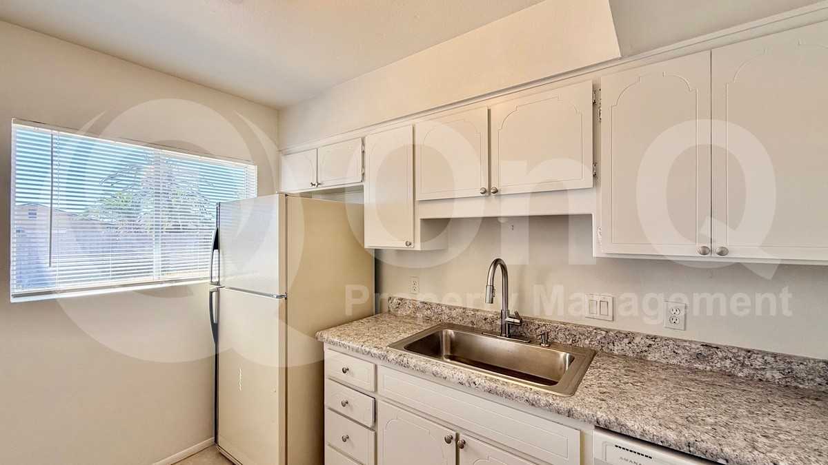 12602 N 21st Ave - Photo 3 of 10