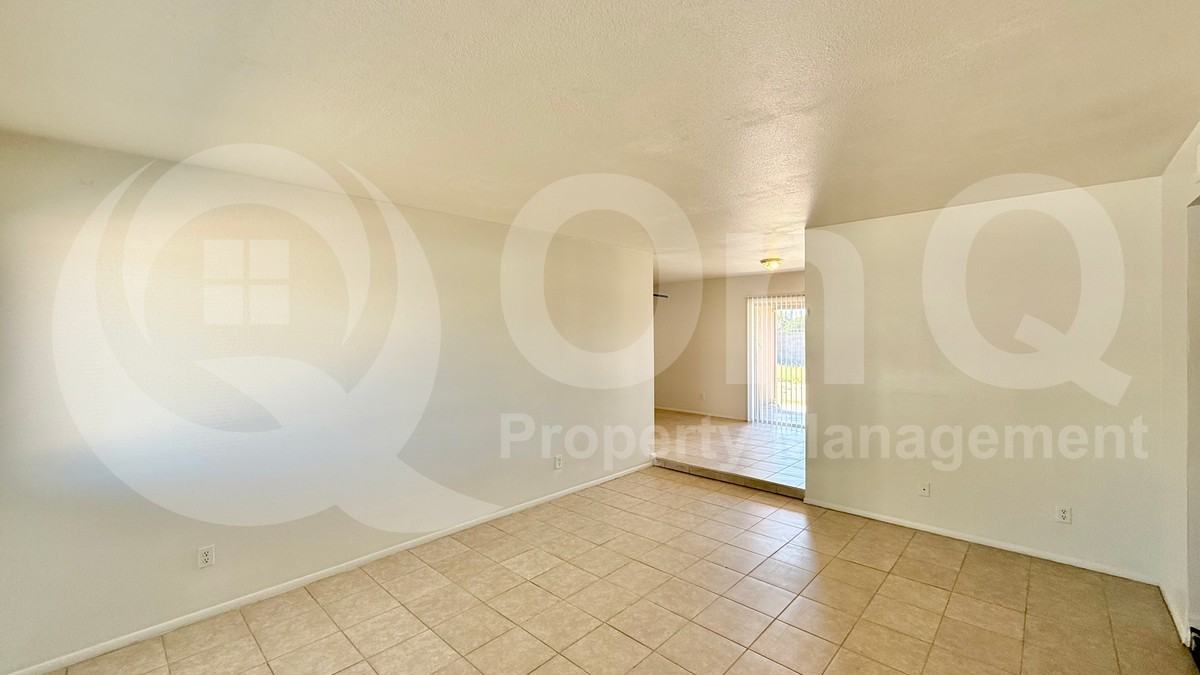 12602 N 21st Ave - Photo 4 of 10