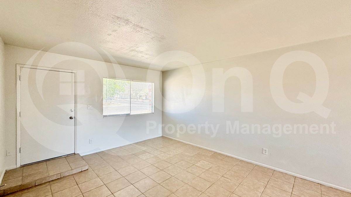 12602 N 21st Ave - Photo 5 of 10