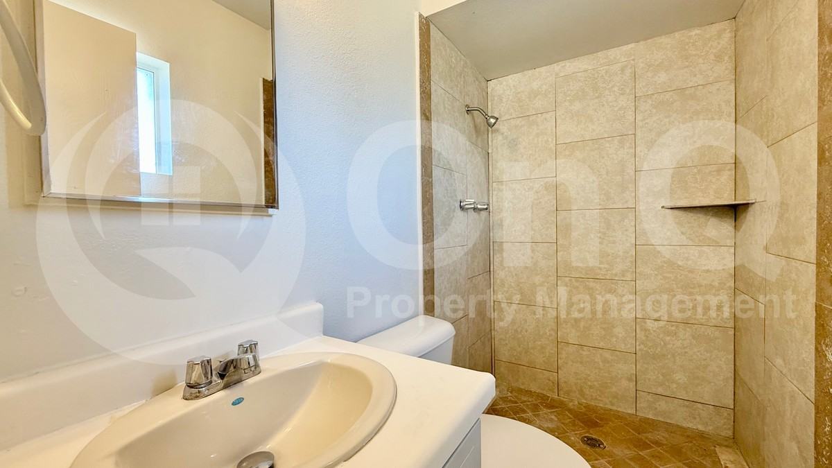 12602 N 21st Ave - Photo 6 of 10