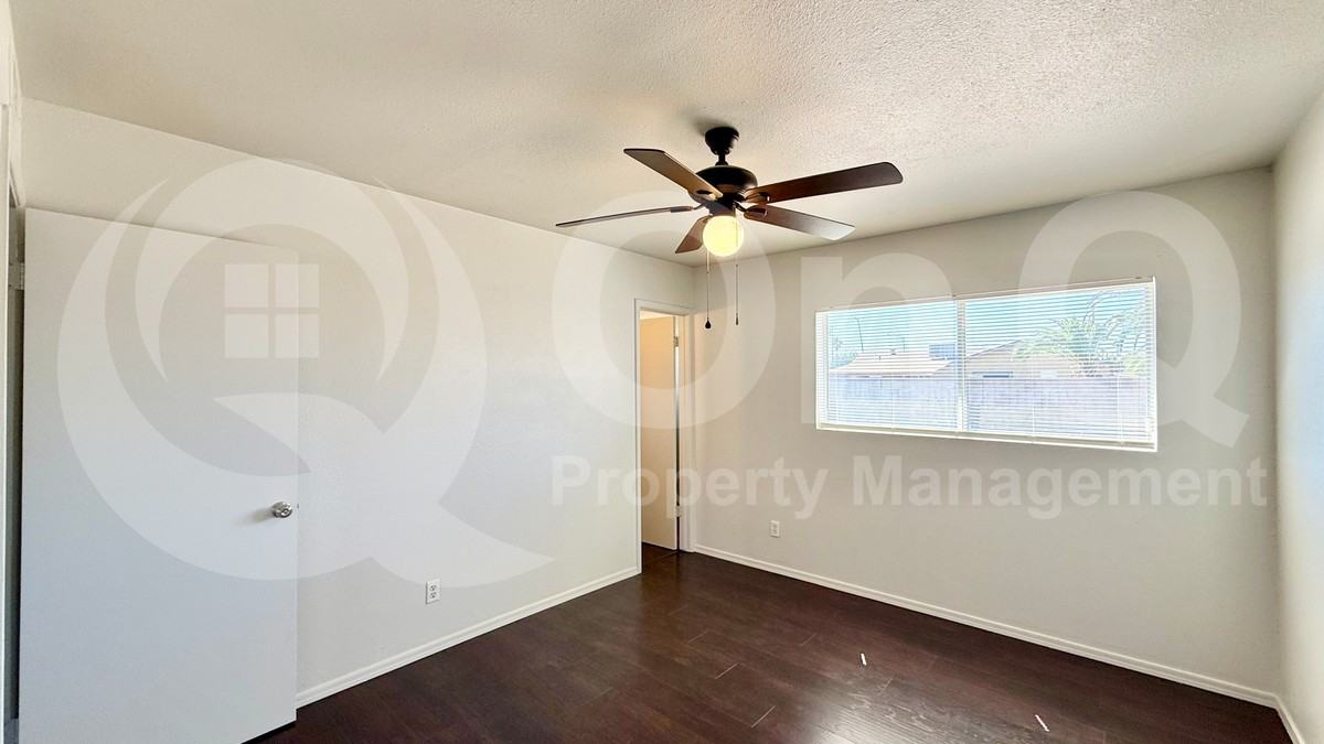 12602 N 21st Ave - Photo 7 of 10