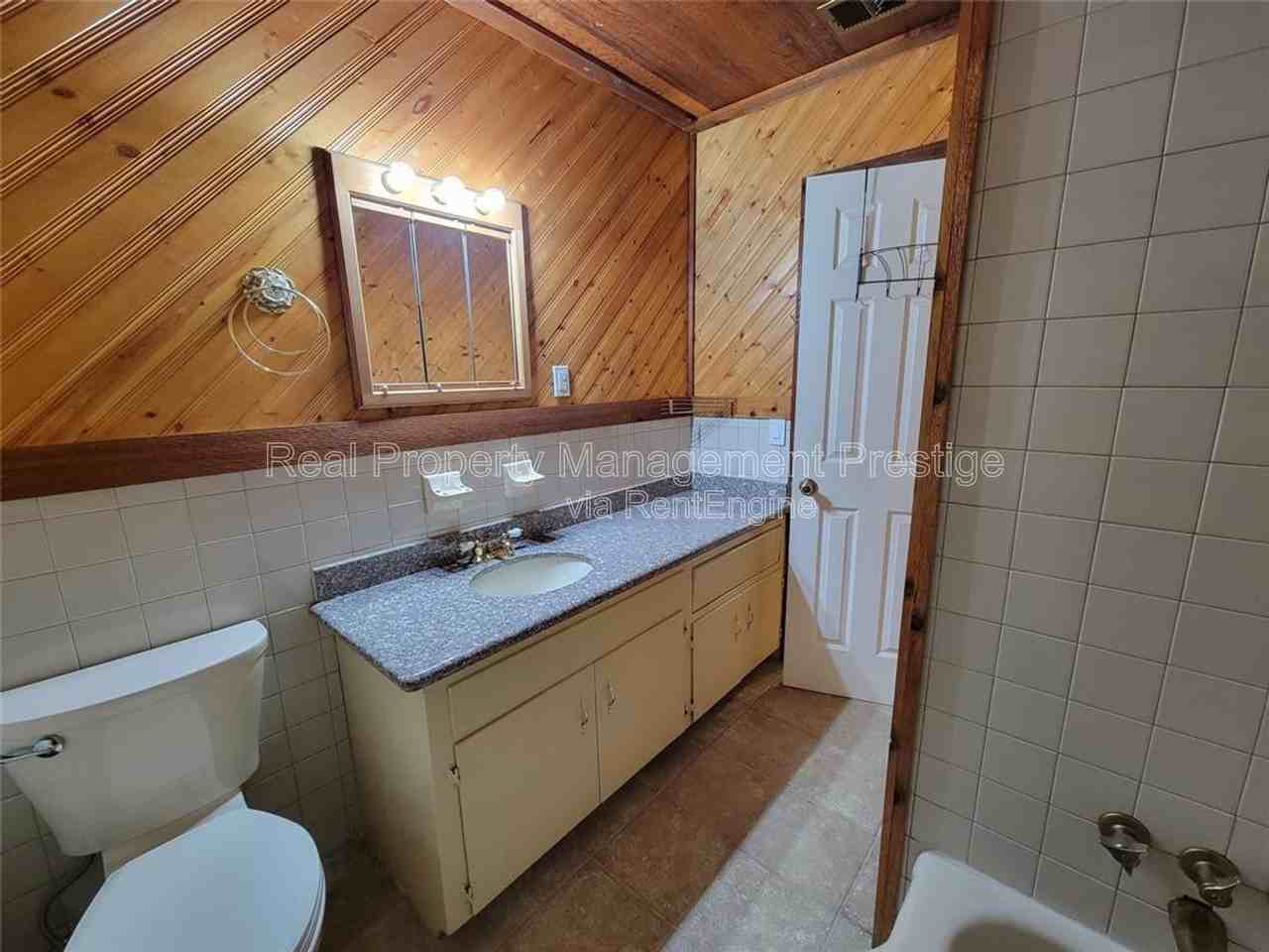 2419 Stonecrest Dr - Photo 2 of 22