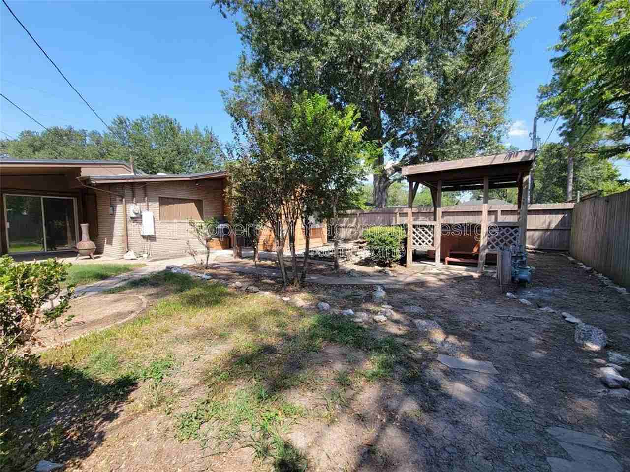 2419 Stonecrest Dr - Photo 6 of 22