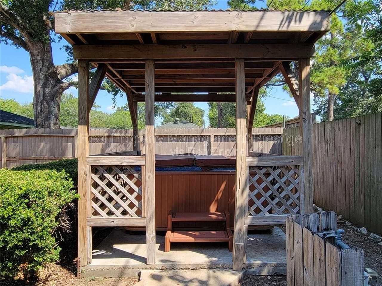 2419 Stonecrest Dr - Photo 7 of 22