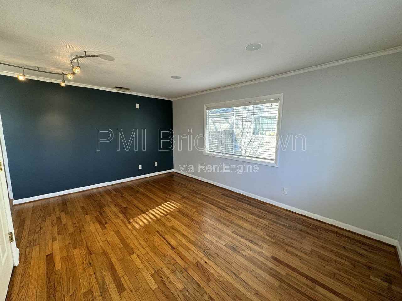 9545 N Hodge Ave - Photo 4 of 15