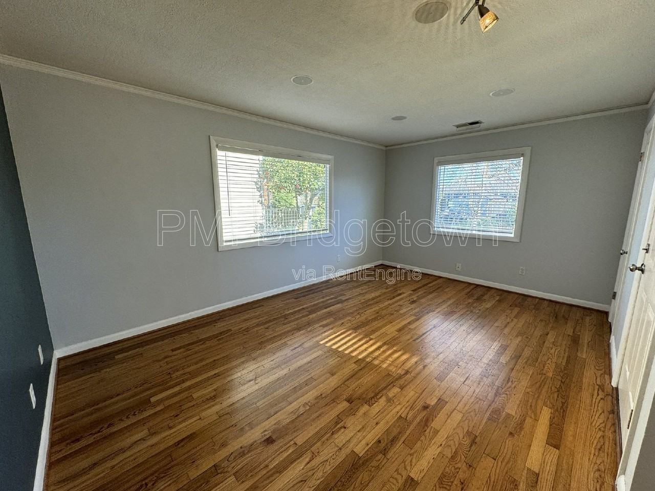 9545 N Hodge Ave - Photo 5 of 15