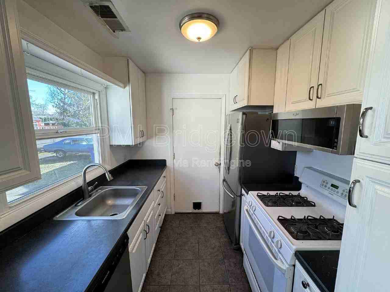 9545 N Hodge Ave - Photo 6 of 15