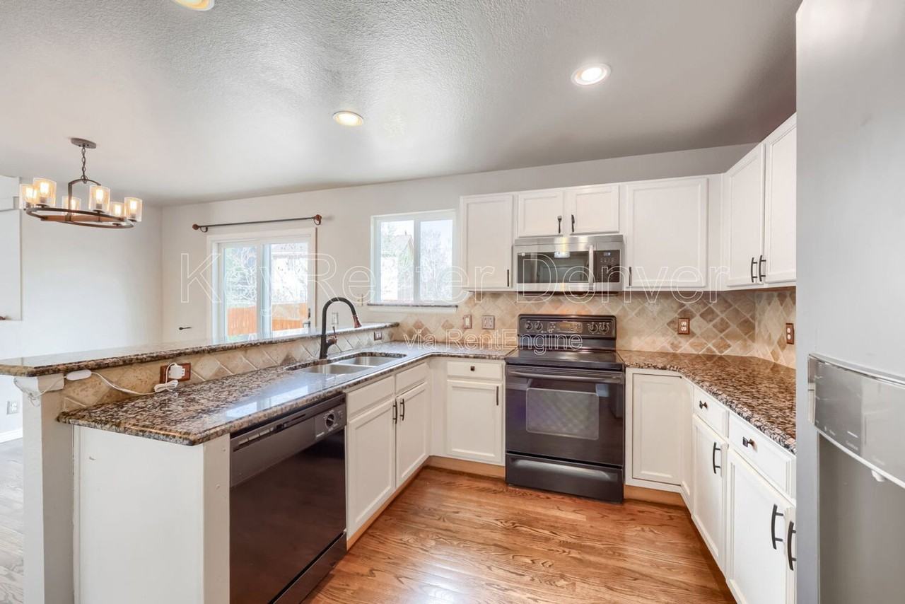 21709 E Kent Dr - Photo 3 of 12