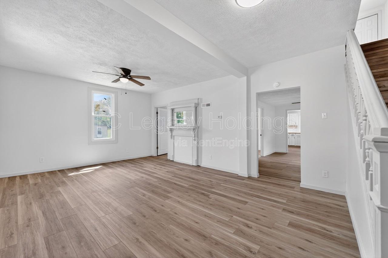 73 Beechwood Ave - Photo 4 of 31