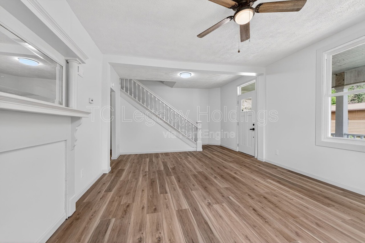 73 Beechwood Ave - Photo 5 of 31