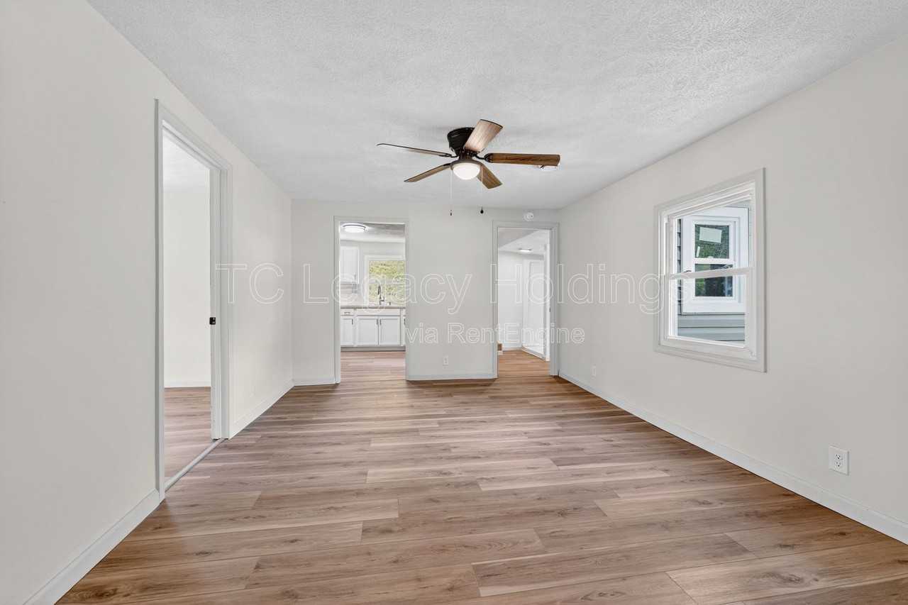 73 Beechwood Ave - Photo 6 of 31