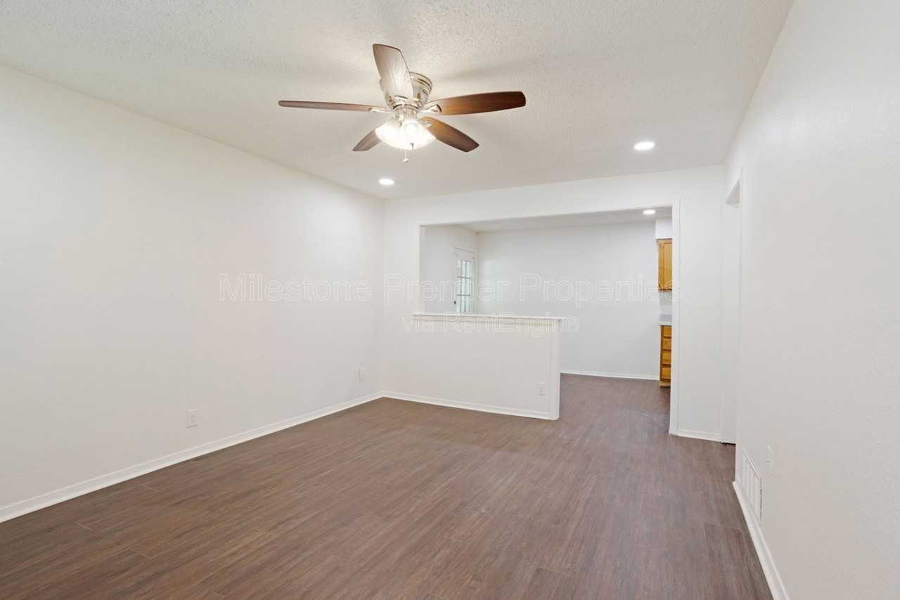 1829 Ridgewood Rd - Photo 4 of 26