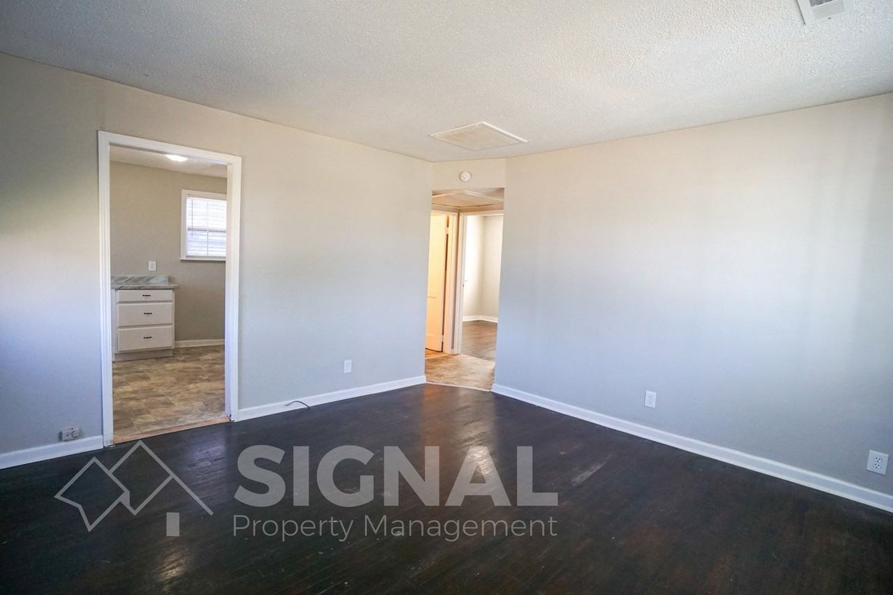 581 Seminole Cir - Photo 3 of 14