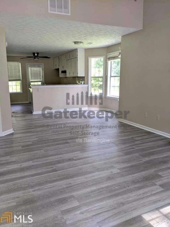 681 Senoia Rd - Photo 3 of 15