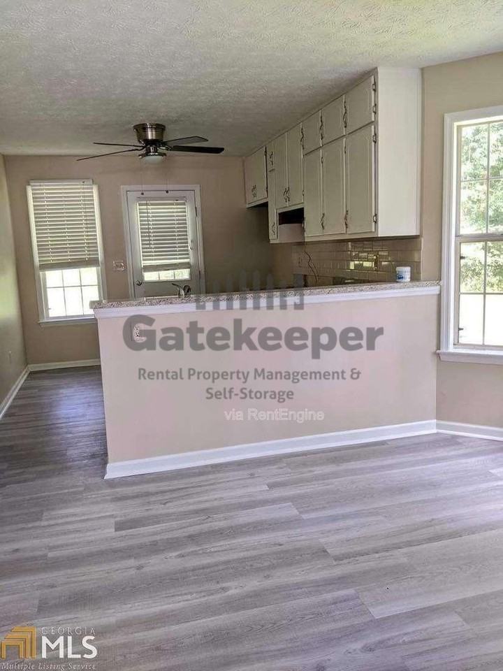 681 Senoia Rd - Photo 4 of 15