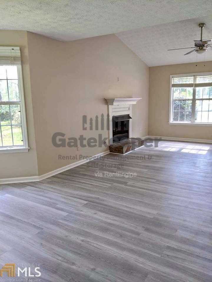 681 Senoia Rd - Photo 7 of 15