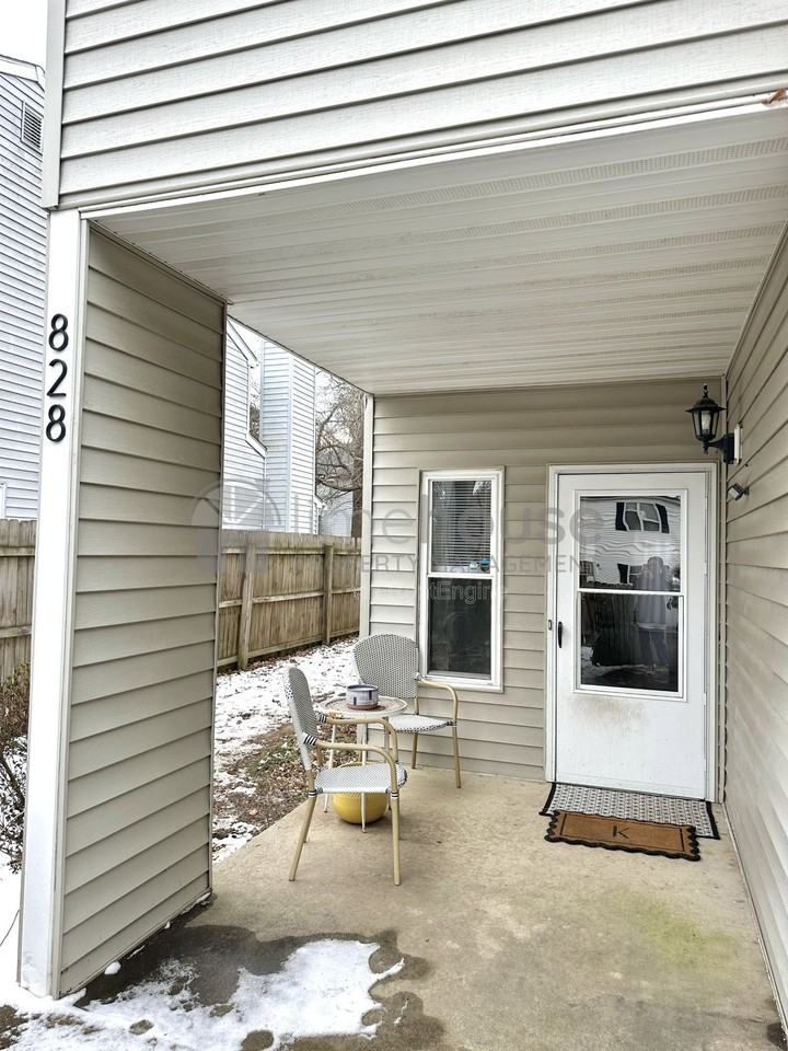 828 23rd St - Photo 4 of 26