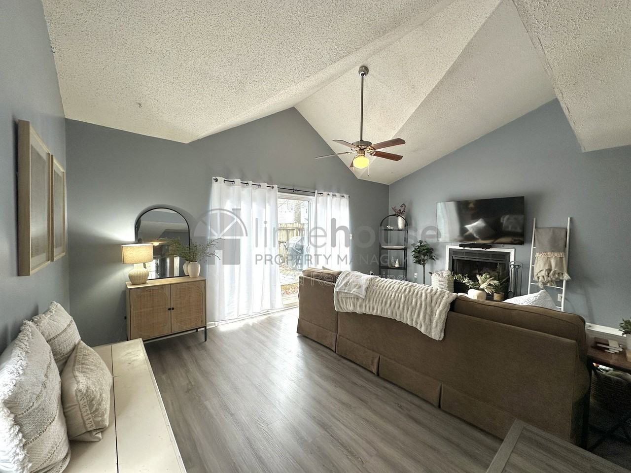 828 23rd St - Photo 6 of 26