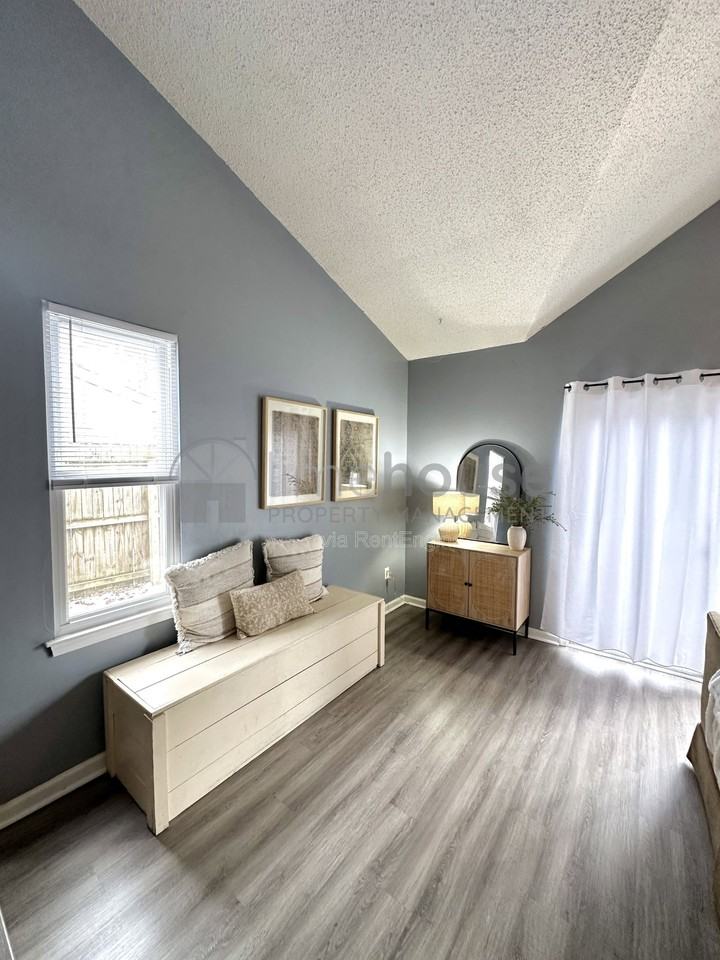 828 23rd St - Photo 7 of 26