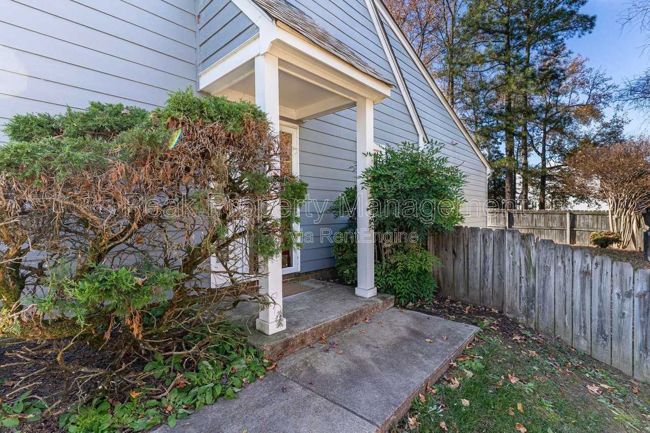 4917 Hillery Ct - Photo 4 of 33