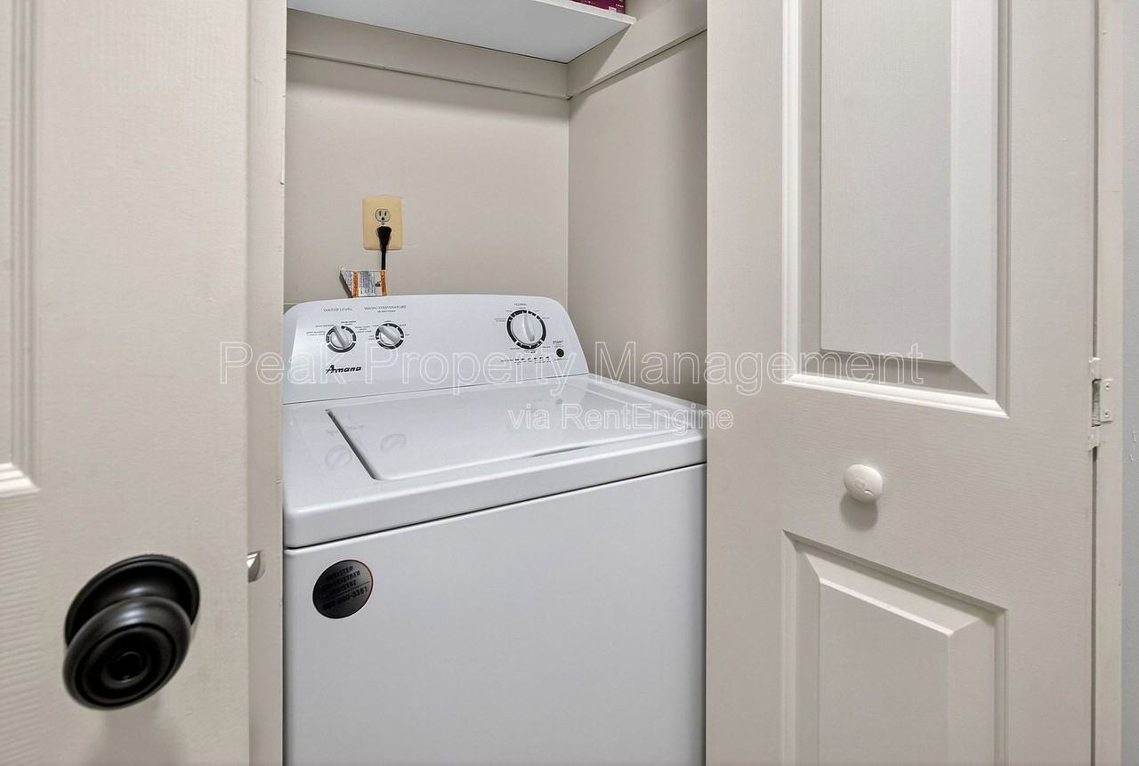 4917 Hillery Ct - Photo 7 of 33