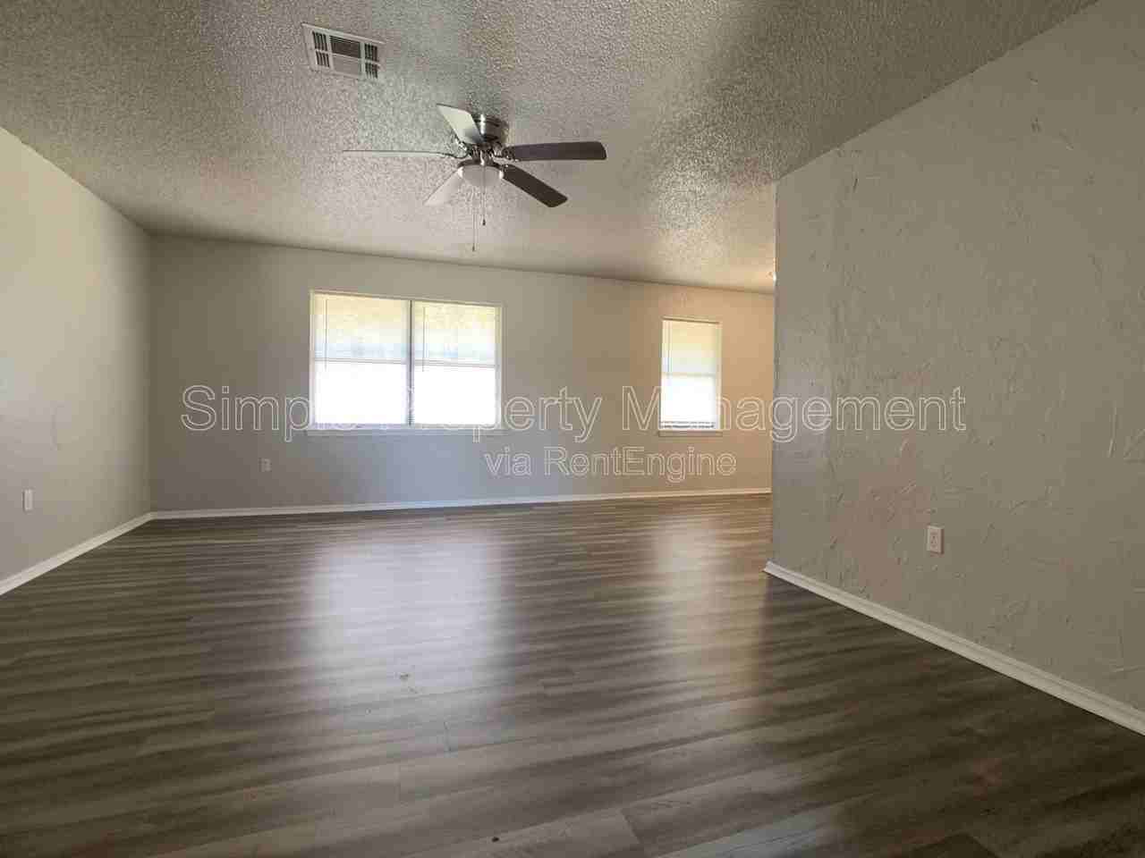 14206 Ne 4th St - Photo 2 of 11