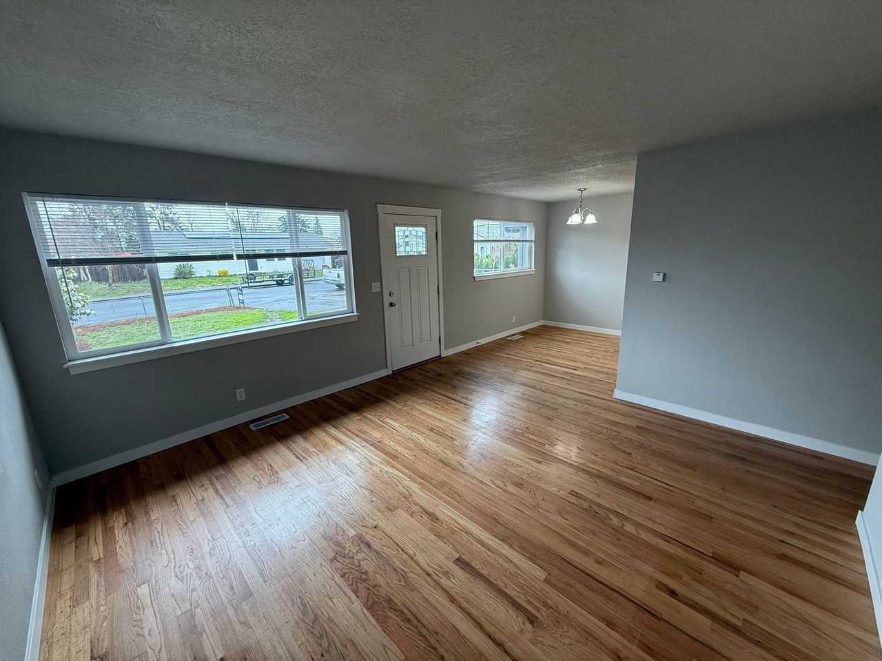 2236 Hoyt St Se - Photo 2 of 20