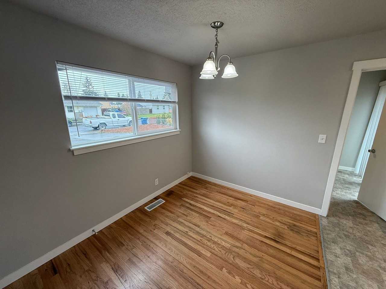 2236 Hoyt St Se - Photo 4 of 20