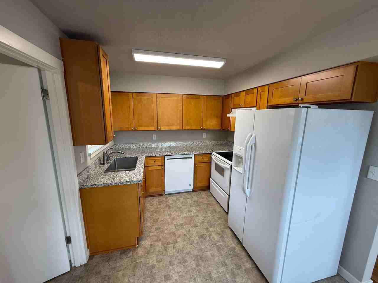 2236 Hoyt St Se - Photo 5 of 20