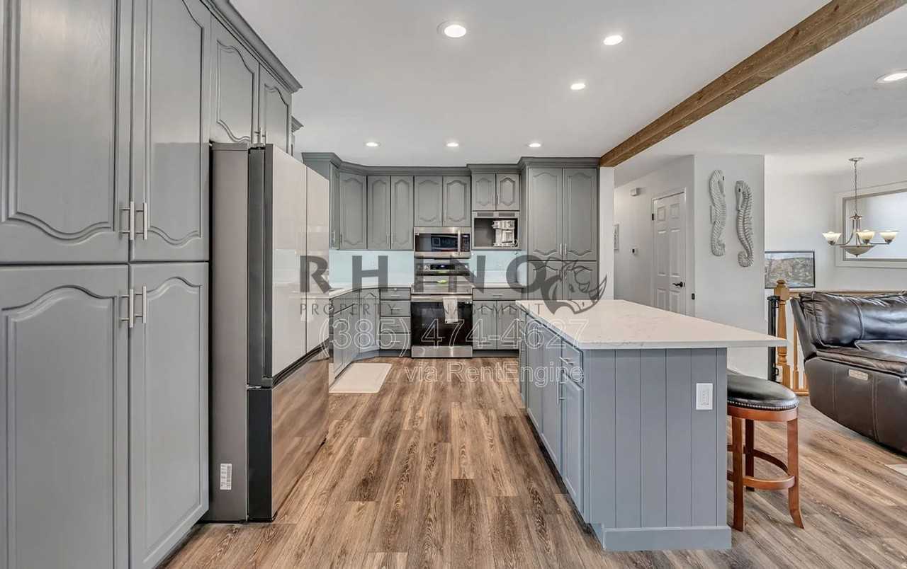 9218 S Laura Anne Way - Photo 3 of 31