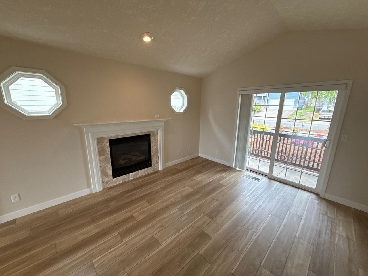 5512 Murray St Se - Photo 3 of 38