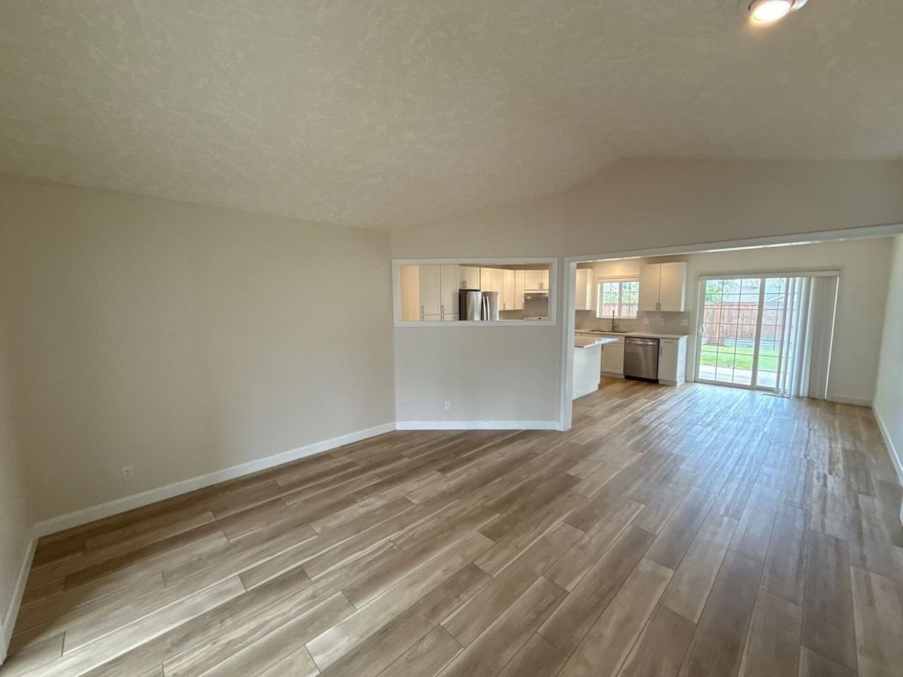 5512 Murray St Se - Photo 5 of 38