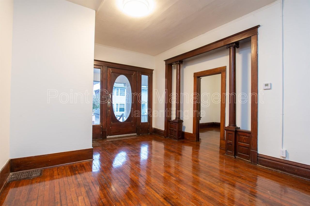 3224 Oakland Ave - Photo 7 of 26