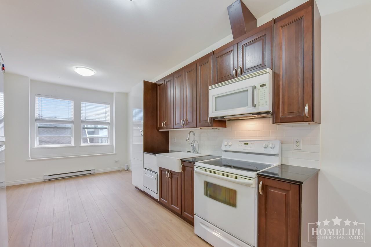 6983 192 St - Photo 3 of 13