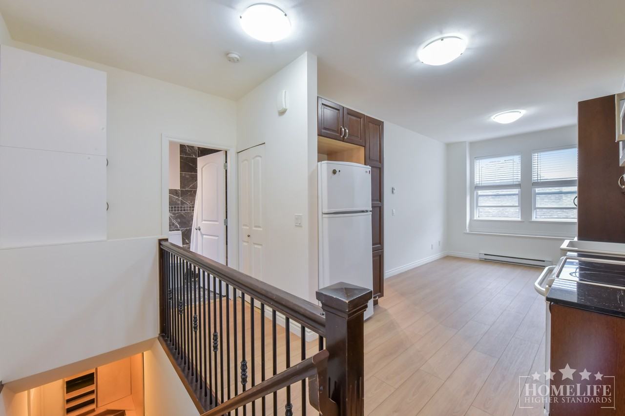 6983 192 St - Photo 4 of 13