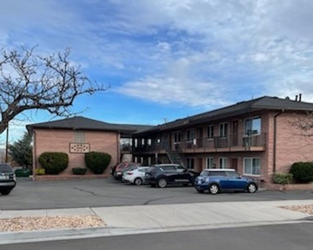 650 Reno Rental Finders - 650 Monroe #13 - Photo 2 of 11