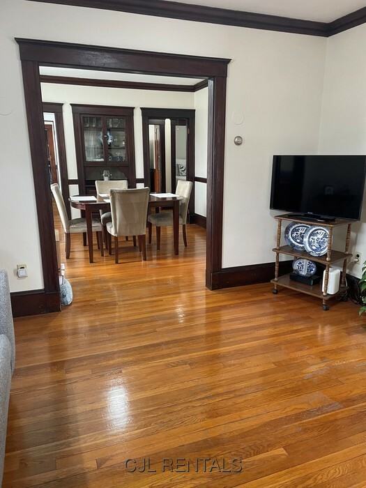 20 Gertrude St #1 - Photo 3 of 26